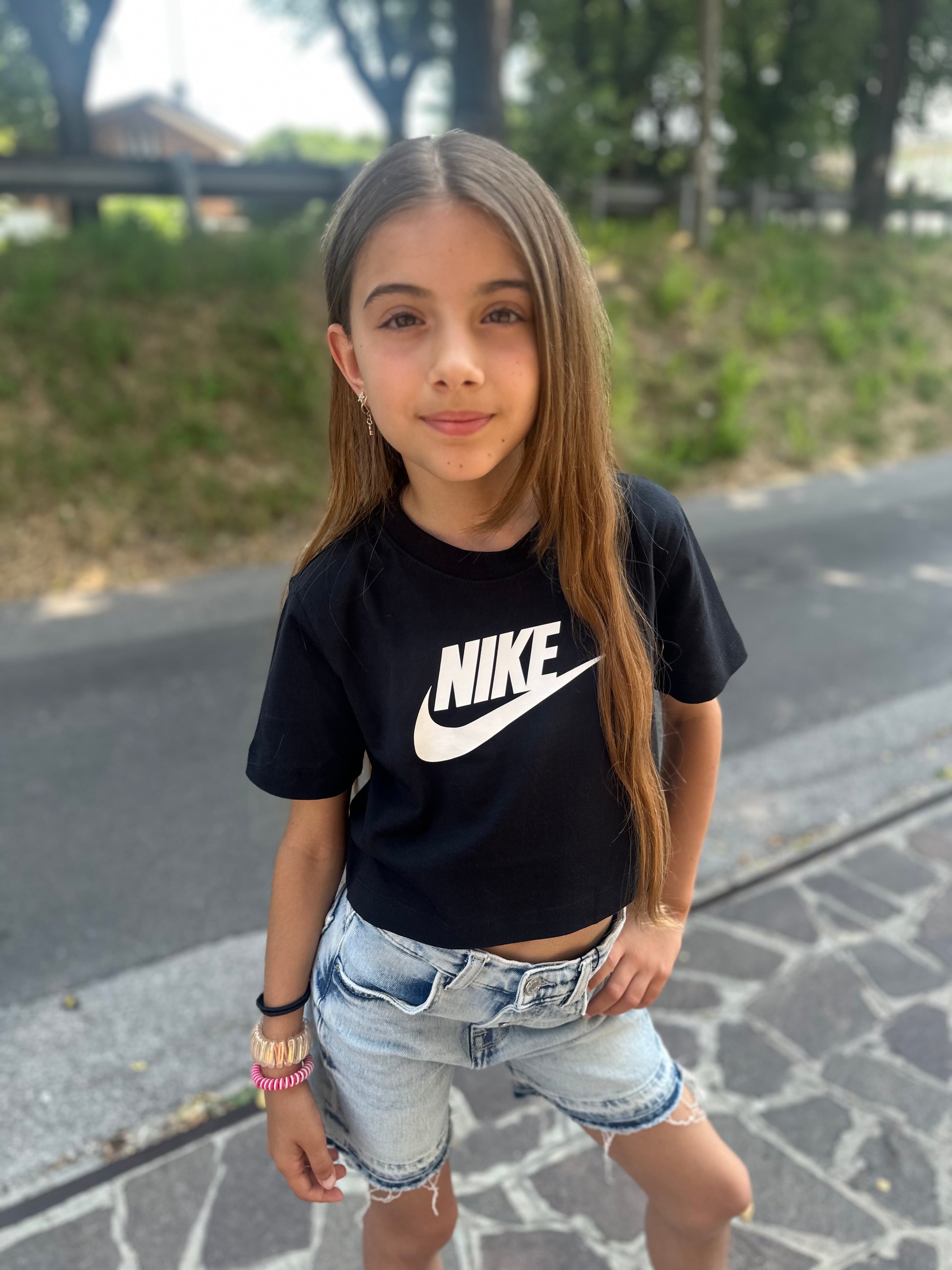 T-Shirt nera crop